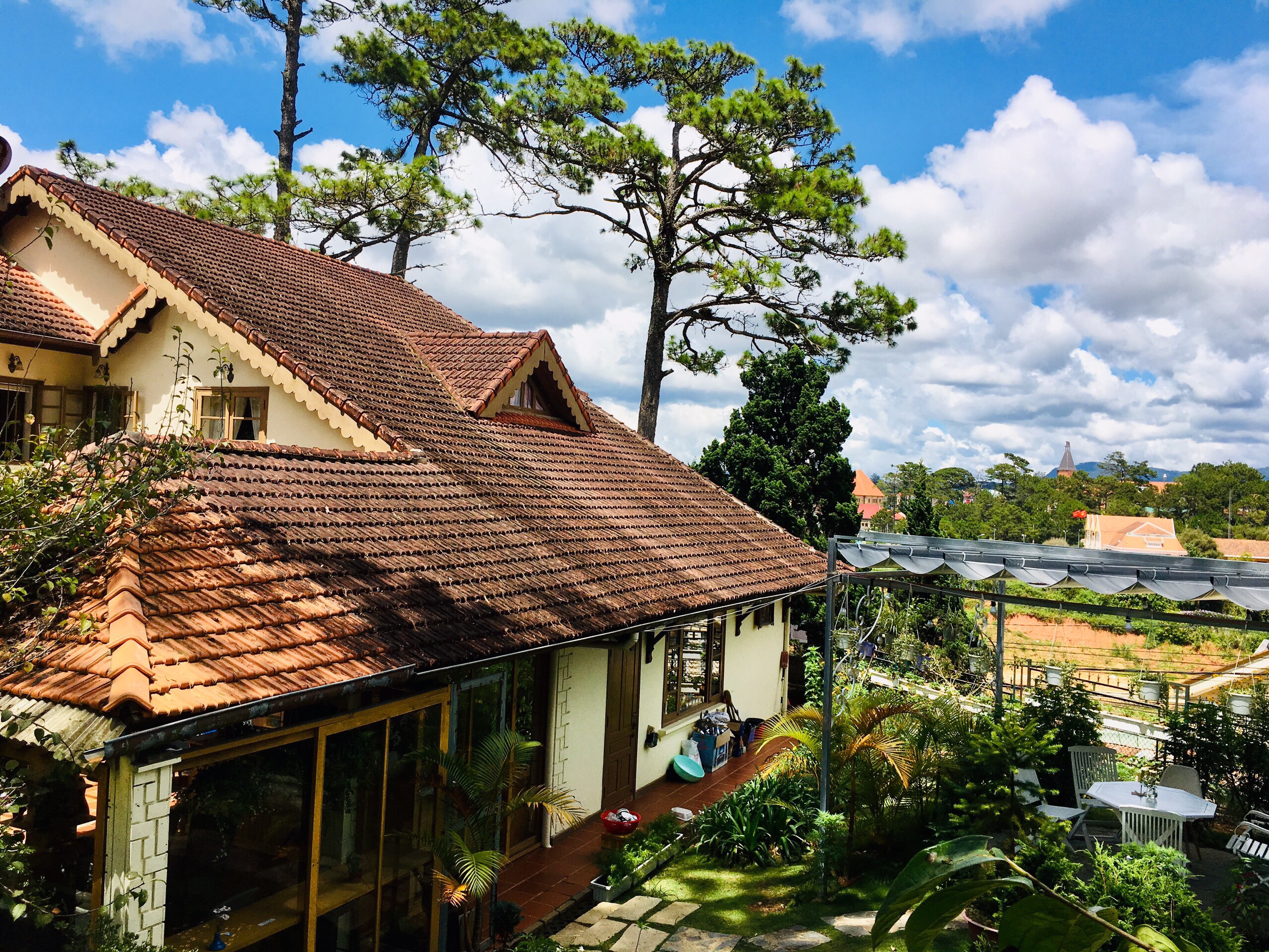 TOUT PETIT VILLA NGUYÊN  CĂN